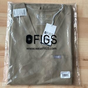 FIGS Latte Catarina One Pocket Top